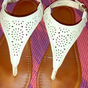 White Triangle Sandals 🎈